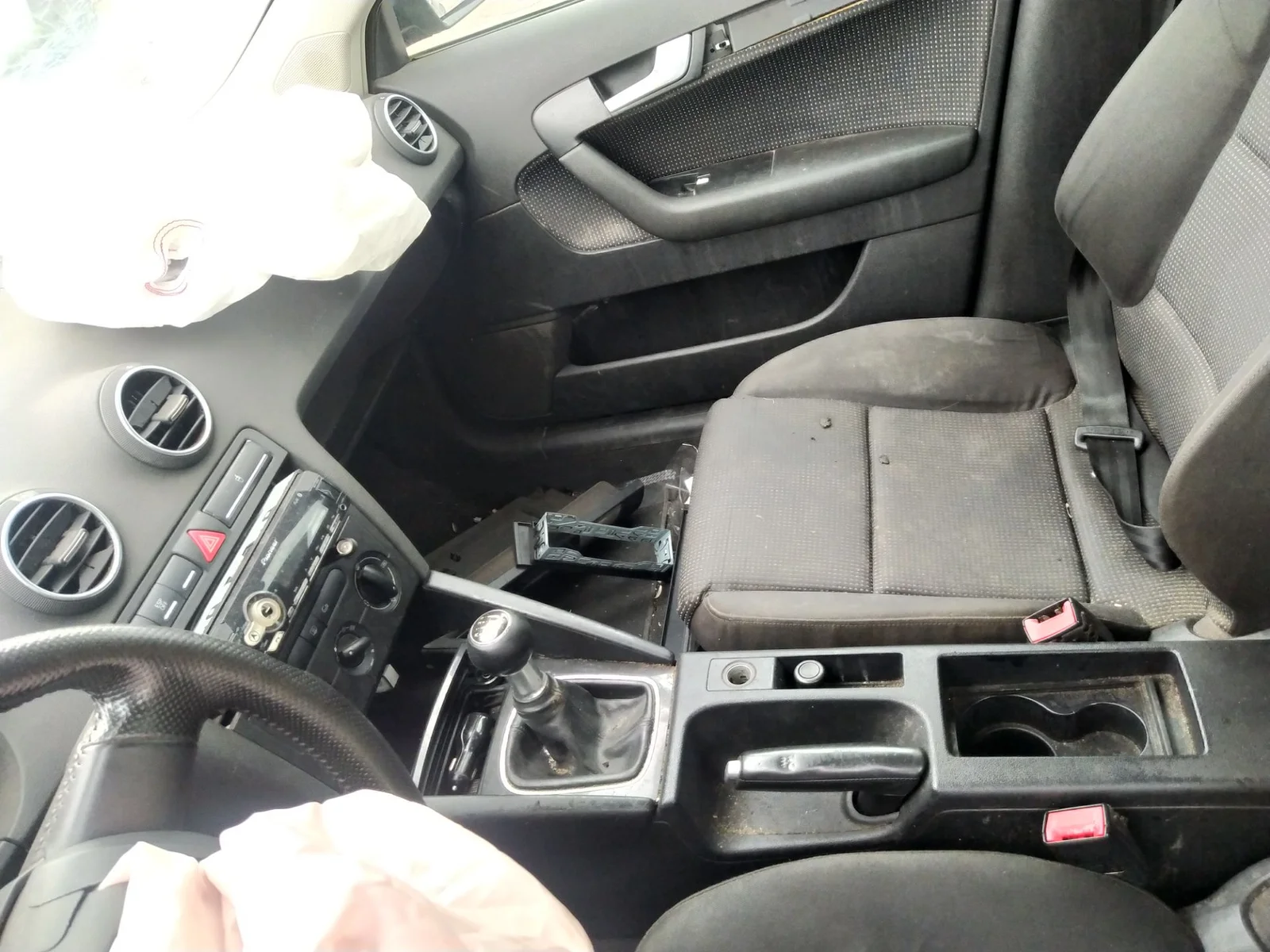 Foto de ENGANCHE CINTURON DELANTERO DERECHO AUDI A3 SPORTBACK (8PA) 2.0 TDI (140 CV / 103 KW)