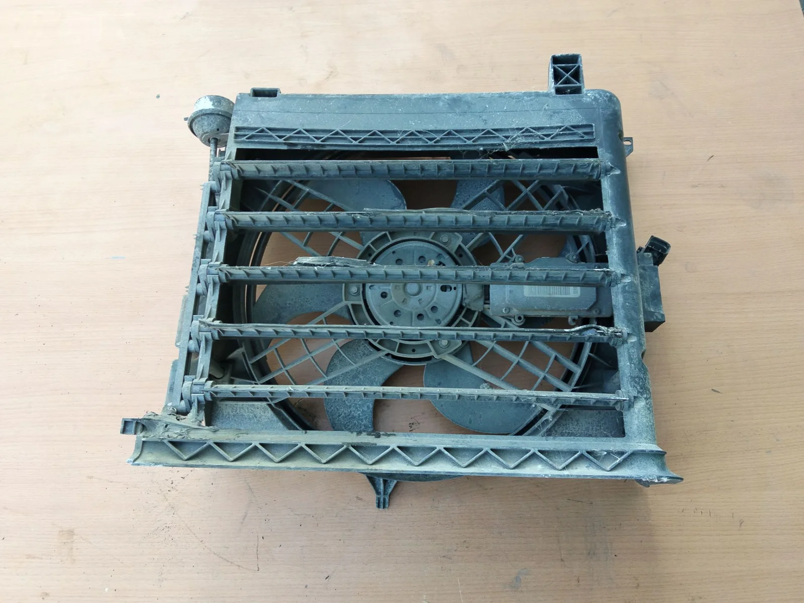 Foto de ELECTROVENTILADOR BMW SERIE 3 BERLINA (E46) referencia 0130303933058