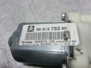 Foto de MOTOR ELEVALUNAS DELANTERO IZQUIERDO CITROEN C4 BERLINA 1.6 HDi CAT (9HY / DV6TED4) (109 CV / 80 KW) referencia 964873100 foto 2