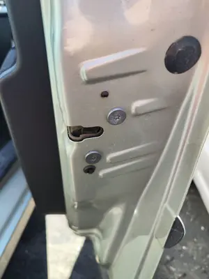 Foto de CERRADURA PUERTA DELANTERA DERECHA PEUGEOT 207 1.4  (73 CV / 54 KW) referencia 9136W6
