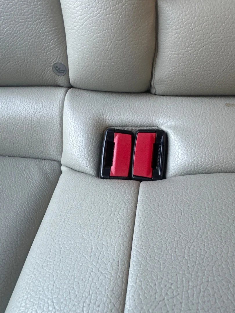 Foto de ENGANCHE CINTURON TRASERO CENTRAL SAAB 9-3 BERLINA 1.9 TiD CAT (150 CV / 110 KW) referencia 12794564