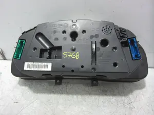 Foto de CUADRO INSTRUMENTOS VOLKSWAGEN PASSAT BERLINA (3B3) 1.9 TDI (131 CV / 96 KW) referencia 3B0920829AV foto 4