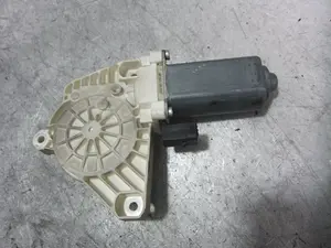 Foto de MOTOR ELEVALUNAS DELANTERO DERECHO MERCEDES-BENZ CLASE B (BM 245) referencia A1698201642 foto 4