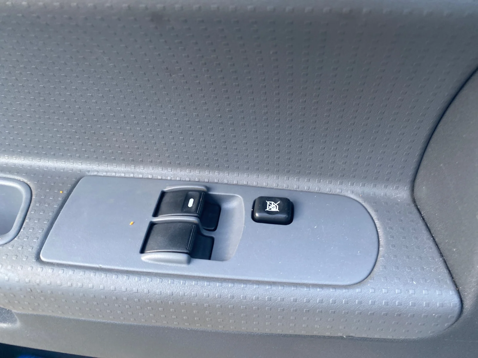 Foto de MANDO ELEVALUNAS DELANTERO IZQUIERDO MITSUBISHI COLT CZ3 BERL. 5 (Z30A) 1.3 CAT (95 CV / 70 KW)
