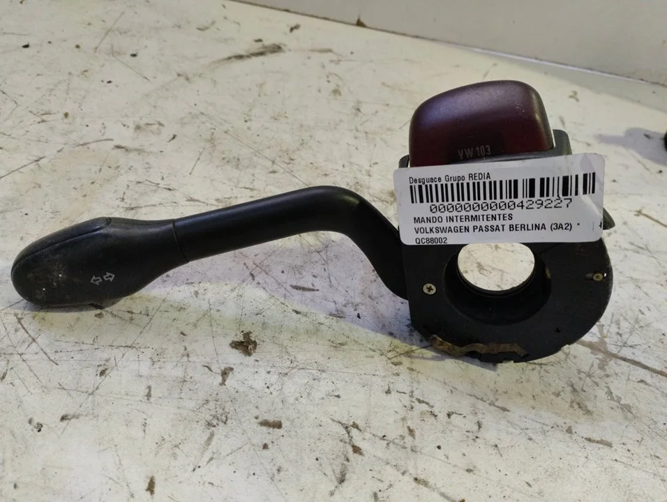 Foto de MANDO INTERMITENTES VOLKSWAGEN PASSAT BERLINA (3A2) referencia QC88002