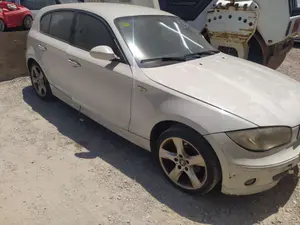 Foto de FARO DERECHO BMW SERIE 1 BERLINA (E81/E87) 2.0 16V Diesel CAT (122 CV / 90 KW) referencia 63126924486