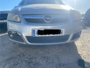 Foto de PARAGOLPES DELANTERO OPEL ZAFIRA B 1.9 CDTI (120 CV / 88 KW)