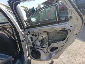 Foto de CERRADURA PUERTA TRASERA DERECHA FORD FOCUS BERLINA (CEW) 1.0 EcoBoost CAT (125 CV / 92 KW)
