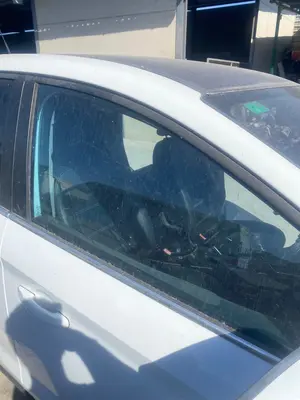 Foto de LUNA DELANTERA DERECHA FORD KUGA (CBV) 2.0 TDCi CAT (136 CV / 100 KW)