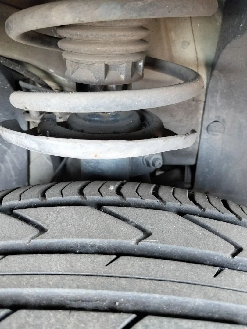 Foto de AMORTIGUADOR DELANTERO DERECHO CITROEN C4 CACTUS 1.2 12V VTi (82 CV / 60 KW)