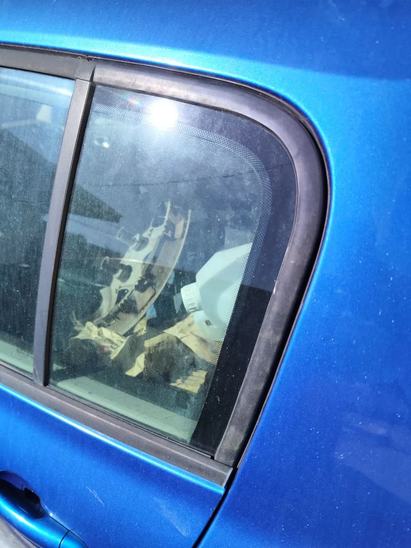 Foto de LUNA CUSTODIA TRASERA IZQUIERDA RENAULT MEGANE II BERLINA 5P 1.5 dCi Diesel (101 CV / 74 KW)