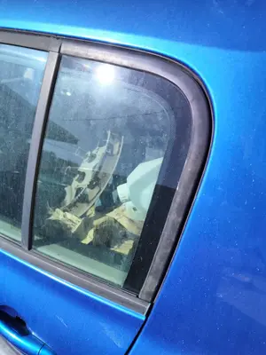 Foto de LUNA CUSTODIA TRASERA IZQUIERDA RENAULT MEGANE II BERLINA 5P 1.5 dCi Diesel (101 CV / 74 KW)