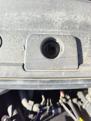 Foto de CERRADURA CAPO RENAULT MEGANE II BERLINA 5P 1.5 dCi Diesel (106 CV / 78 KW)
