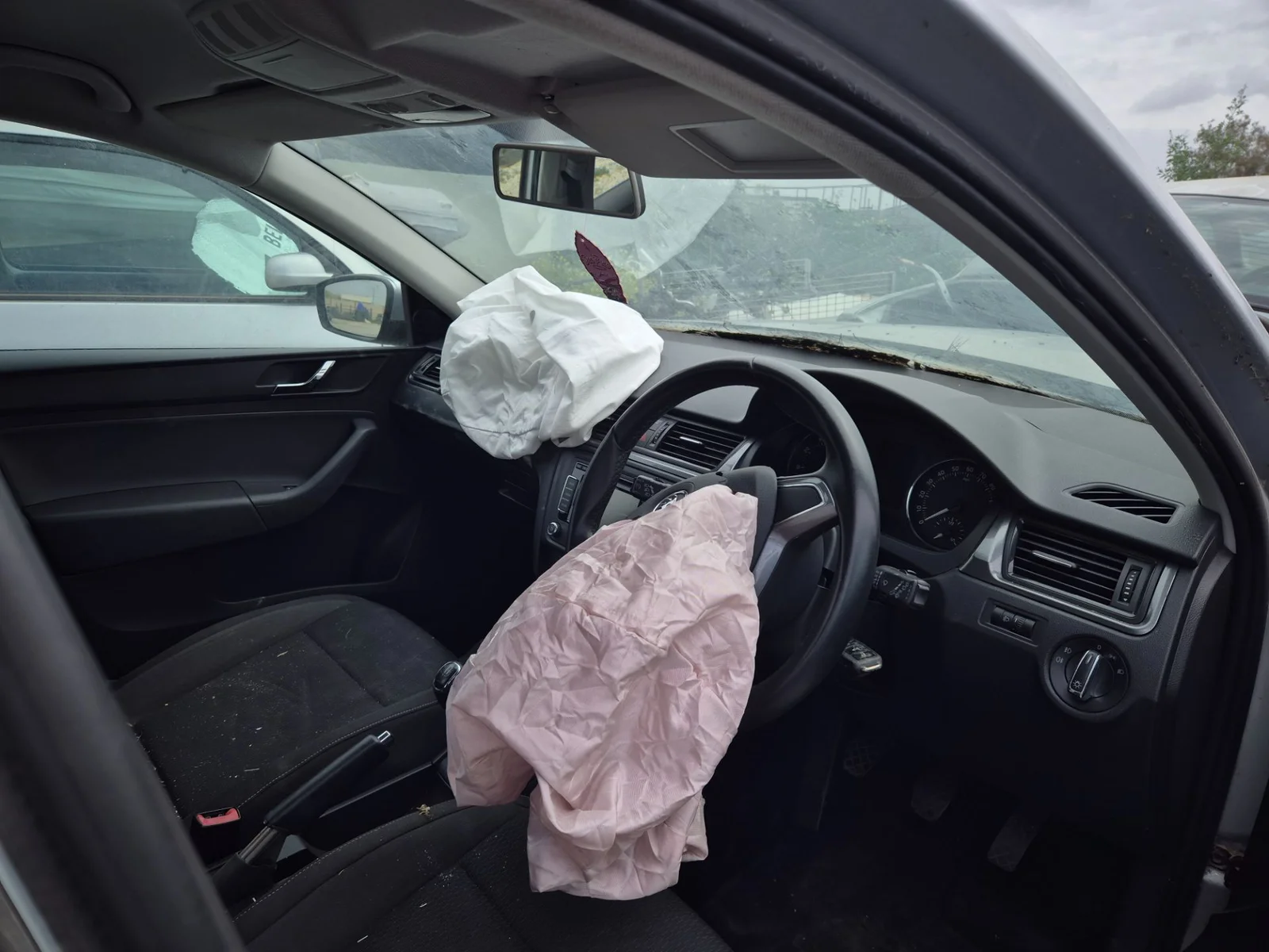 Foto de LUZ INTERIOR SKODA RAPID (NH) 1.2 8V TSI (86 CV / 63 KW) referencia 5JA947105 Y20