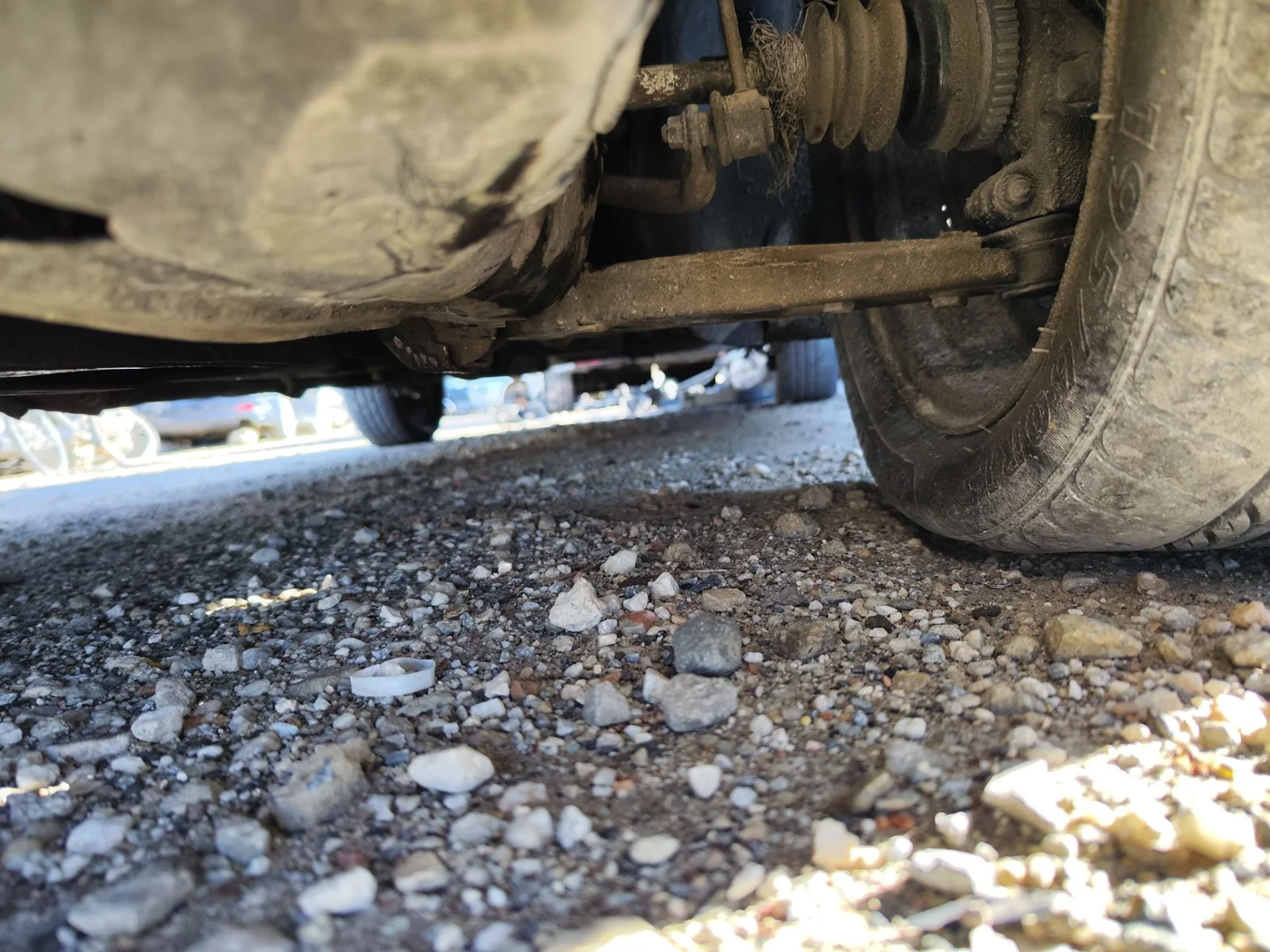 Foto de BRAZO SUSPENSION DELANTERO IZQUIERDO KIA CARENS (RS) 1.8 16V CAT (126 CV / 93 KW)