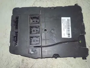 Foto de CAJA RELES / FUSIBLES RENAULT SCENIC II (JM) referencia 8200525384 foto 5
