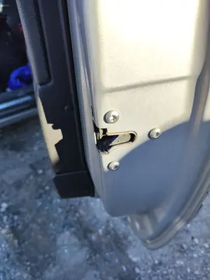 Foto de CERRADURA PUERTA DELANTERA DERECHA OPEL ASTRA H TWIN TOP 1.9 16V CDTI CAT (Z 19 DTH / LRD) (150 CV / 110 KW)