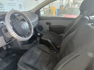 RENAULT CLIO III foto 5
