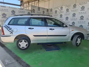 FORD FOCUS BERLINA (CAK) foto 5