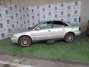 AUDI A4 BERLINA (B5) foto 1