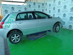TOYOTA COROLLA (E12) foto 2