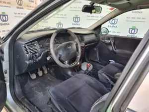 OPEL VECTRA B BERLINA foto 4