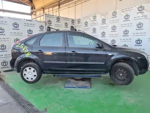 FORD FOCUS BERLINA (CB4) foto 2