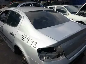 PEUGEOT 407 foto 2