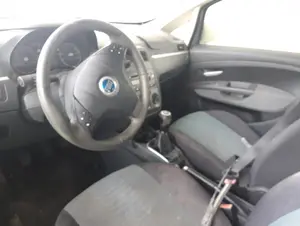 FIAT GRANDE PUNTO (199) foto 4