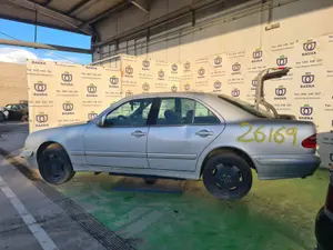 MERCEDES-BENZ CLASE E (BM 210) BERLINA foto 6