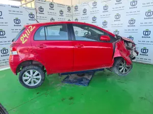 TOYOTA YARIS (P13) foto 2