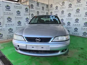 OPEL VECTRA B BERLINA foto 1