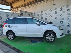 PEUGEOT 5008 foto 3