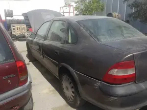 OPEL VECTRA B BERLINA foto 1