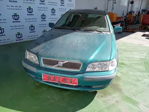 VOLVO S40 BERLINA foto 2