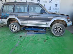 MITSUBISHI MONTERO (L040) foto 3