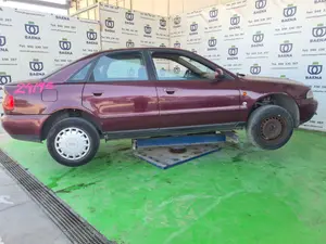 AUDI A4 BERLINA (B5) foto 4