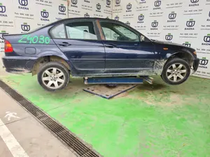 BMW SERIE 3 BERLINA (E46) foto 2