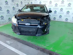 FORD FOCUS BERLINA (CB8) foto 5