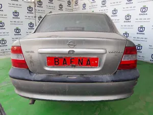 OPEL VECTRA B BERLINA foto 3