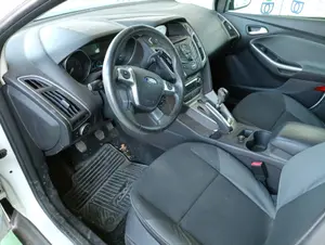 FORD FOCUS BERLINA (CB8) foto 4
