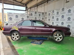 AUDI A8 (D2) foto 7