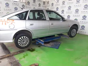 OPEL VECTRA B BERLINA foto 3