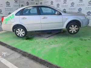CHEVROLET NUBIRA BERLINA foto 3