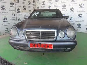 MERCEDES-BENZ CLASE E (BM 210) BERLINA foto 1