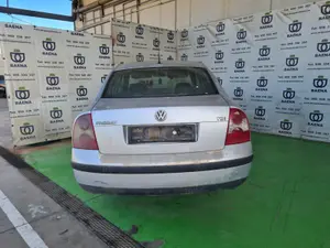 VOLKSWAGEN PASSAT BERLINA (3B3) foto 4