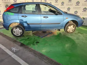 FORD FOCUS BERLINA (CAK) foto 2