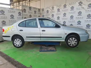 RENAULT MEGANE I FASE 2 BERLINA (BA0) foto 5