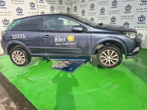OPEL ASTRA H GTC foto 3