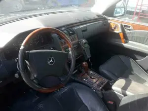 MERCEDES-BENZ CLASE E (BM 210) BERLINA foto 6